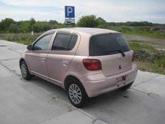 2002 Toyota Vitz Photos