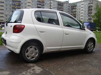 2002 Toyota Vitz Photos