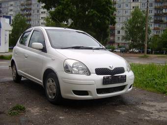 2002 Toyota Vitz Photos