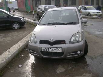 2002 Toyota Vitz Pics