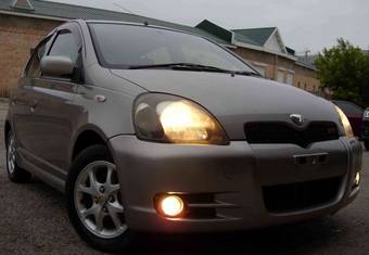 2002 Toyota Vitz Photos