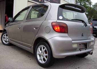 2002 Toyota Vitz Photos