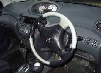 2002 Toyota Vitz Images