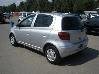 2002 Toyota Vitz Photos