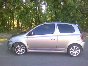 2002 Toyota Vitz Pics