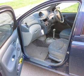 2002 Toyota Vitz Pictures