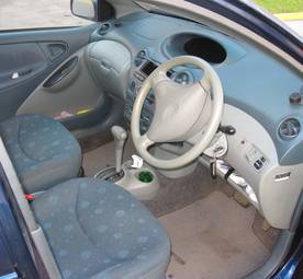 2002 Toyota Vitz Photos