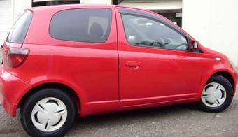 2002 Toyota Vitz Photos