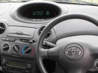 2002 Toyota Vitz Pictures