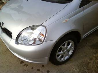 2002 Toyota Vitz Photos