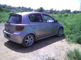 2002 Toyota Vitz Photos