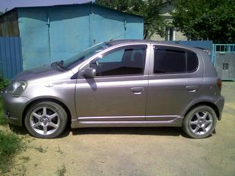 2002 Toyota Vitz Photos