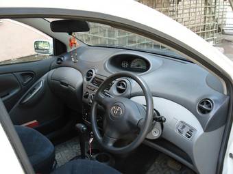 2002 Toyota Vitz Pics