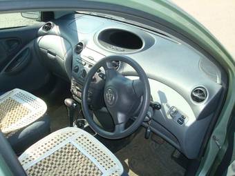 2002 Toyota Vitz Photos