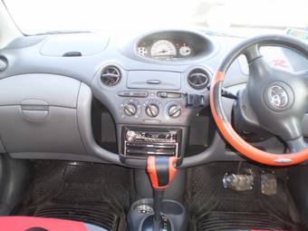 2002 Toyota Vitz Photos