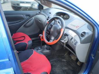 2002 Toyota Vitz Photos