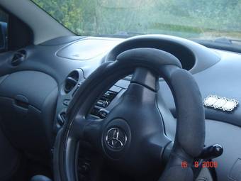 2002 Toyota Vitz Pictures