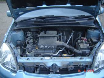 2002 Toyota Vitz Photos