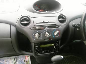 2002 Toyota Vitz Pictures