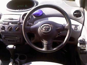 2002 Toyota Vitz Photos