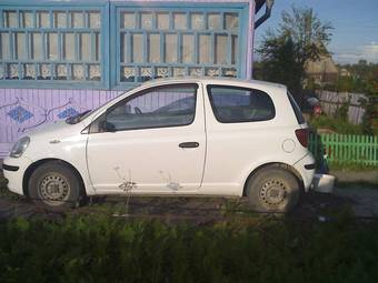 2002 Toyota Vitz Photos