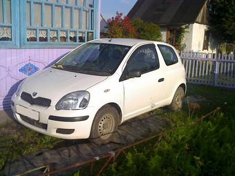 2002 Toyota Vitz Photos