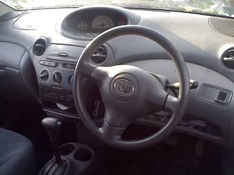 2002 Toyota Vitz Photos