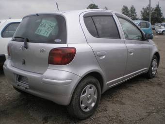 2002 Toyota Vitz Photos