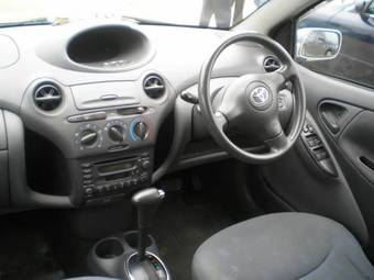 2002 Toyota Vitz Photos