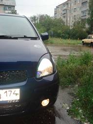 2002 Toyota Vitz Photos