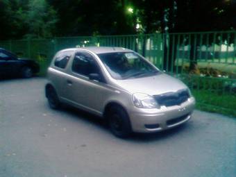 2002 Toyota Vitz Photos