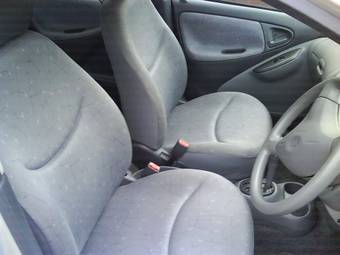 2002 Toyota Vitz Photos