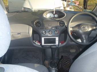 2002 Toyota Vitz Photos