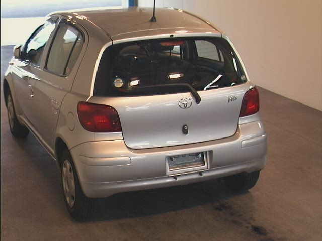 2003 Toyota Vitz