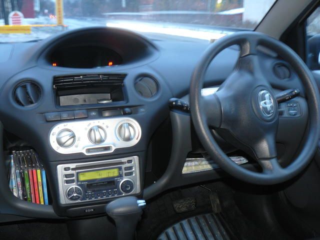 2003 Toyota Vitz