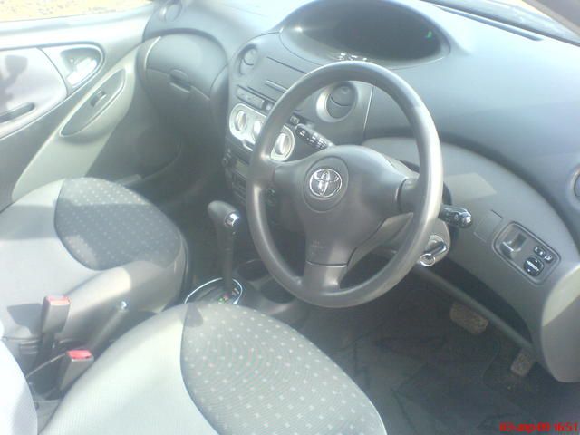 2003 Toyota Vitz