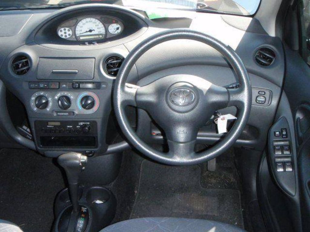2003 Toyota Vitz