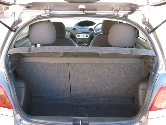 2003 Toyota Vitz