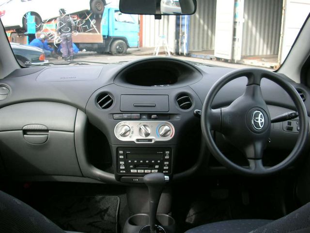 2003 Toyota Vitz