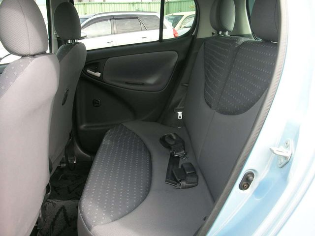 2003 Toyota Vitz