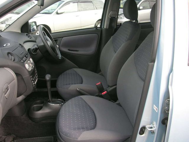 2003 Toyota Vitz