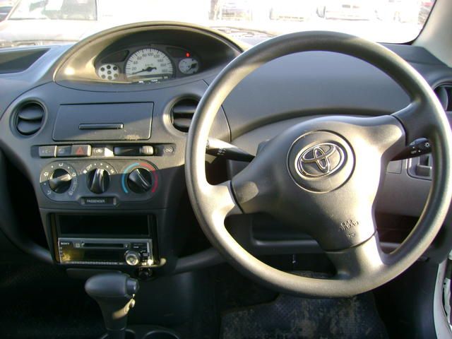 2003 Toyota Vitz
