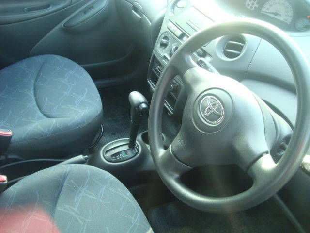 2003 Toyota Vitz