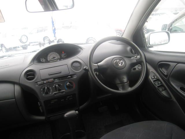 2003 Toyota Vitz