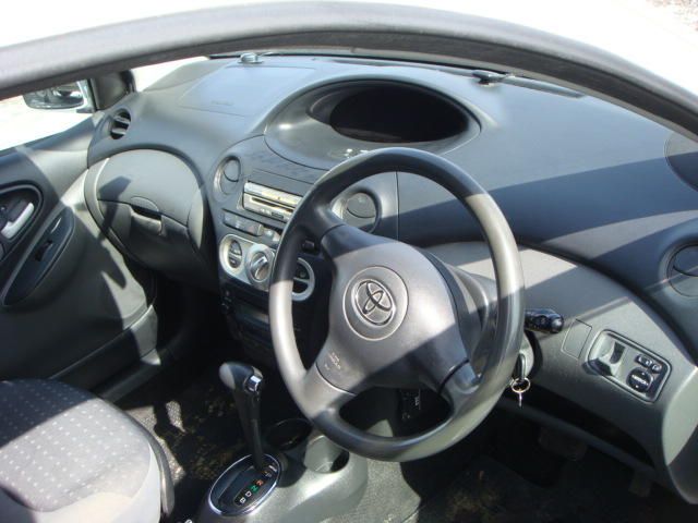 2003 Toyota Vitz