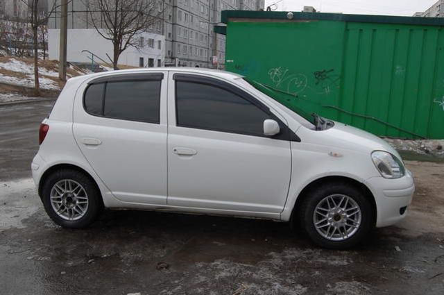 2003 Toyota Vitz