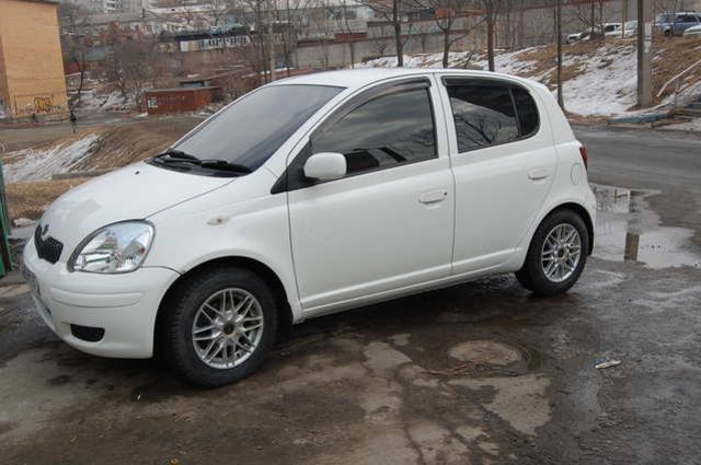 2003 Toyota Vitz
