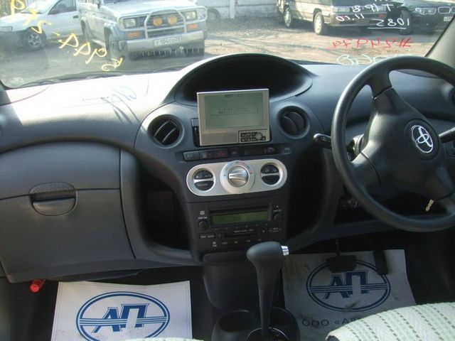 2003 Toyota Vitz