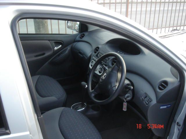 2003 Toyota Vitz