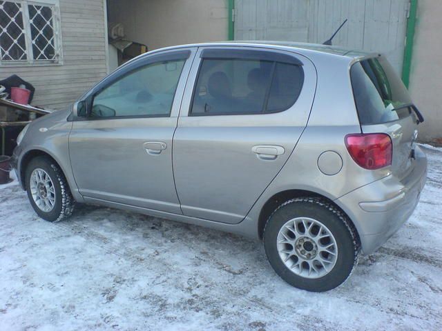 2003 Toyota Vitz